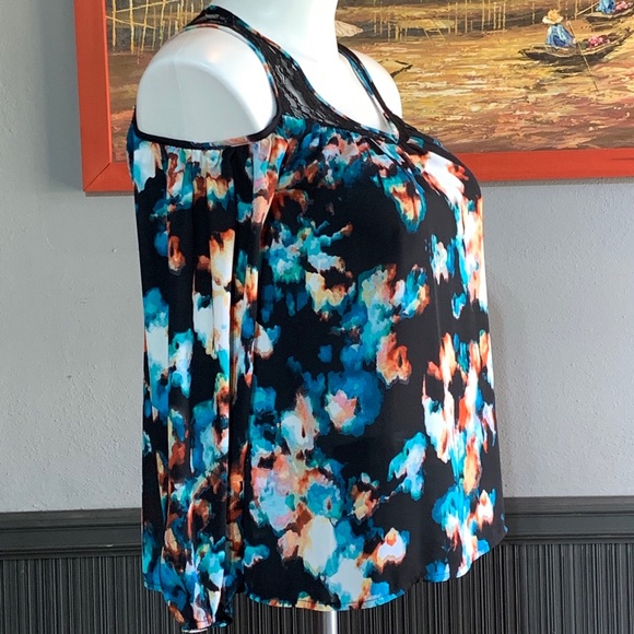 Decree Cold Shoulder Top SZ - S - Picture 2 of 5
